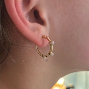 American Eagle elegant gold pearl earrings